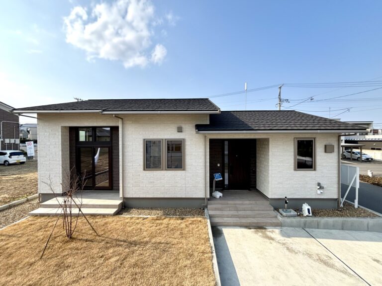 仲介手数料無料【売家】弘前市大字泉野1丁目　4,679.84万円　(建物27.13坪・土地79.07坪)　新築モデルハウス分譲住宅