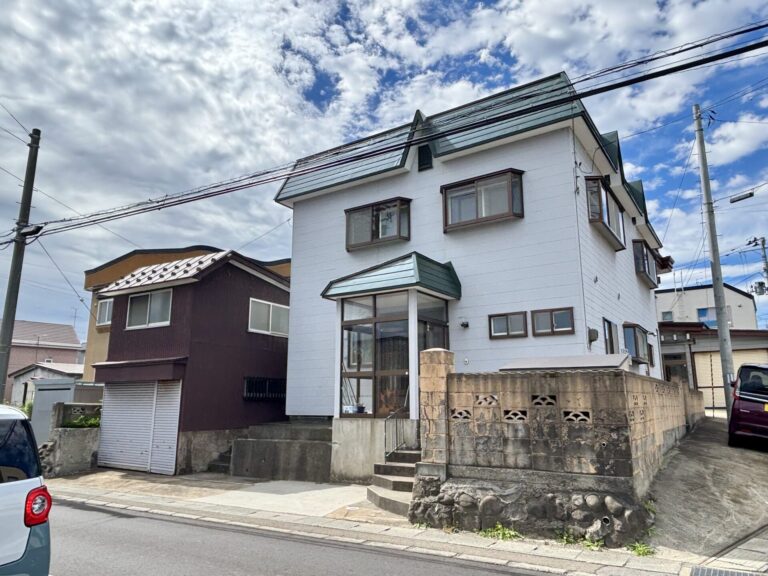 NEW【売家】青森市浪館平岡　1,200万円　(建物48.81坪・土地64.30坪)　中古住宅