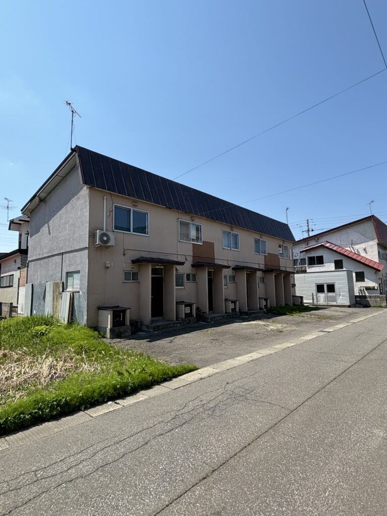 【売アパート】青森市久須志３丁目　650万円　(建物69.99坪・土地97.77坪)　